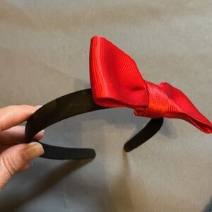 Harveys red hair bow